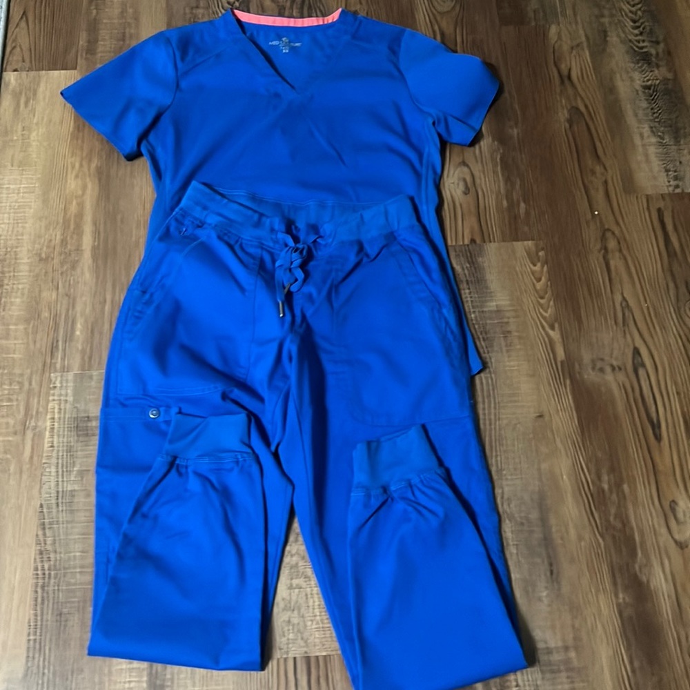 Med Couture jogger scrub set
